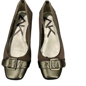 Anne Klein Sport Brown & Metallic Toe Cap Buckle Accent Ballet Flat Shoe…